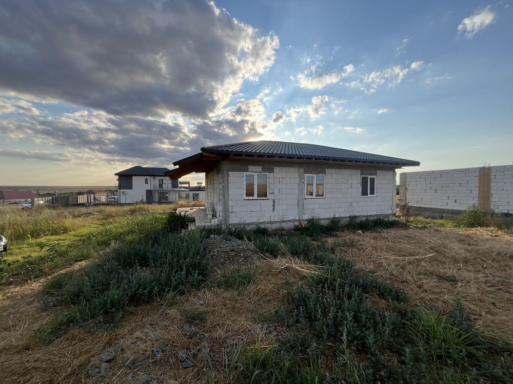 Casă 80 mp + teren 405 mp în Corbu – ideală locuit/investiție