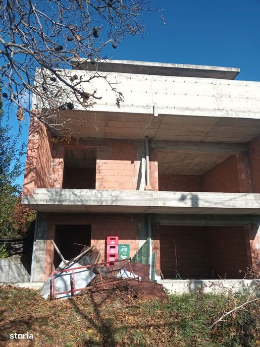 Casa la rosu Dambul Rotund/ teren 1000 mp