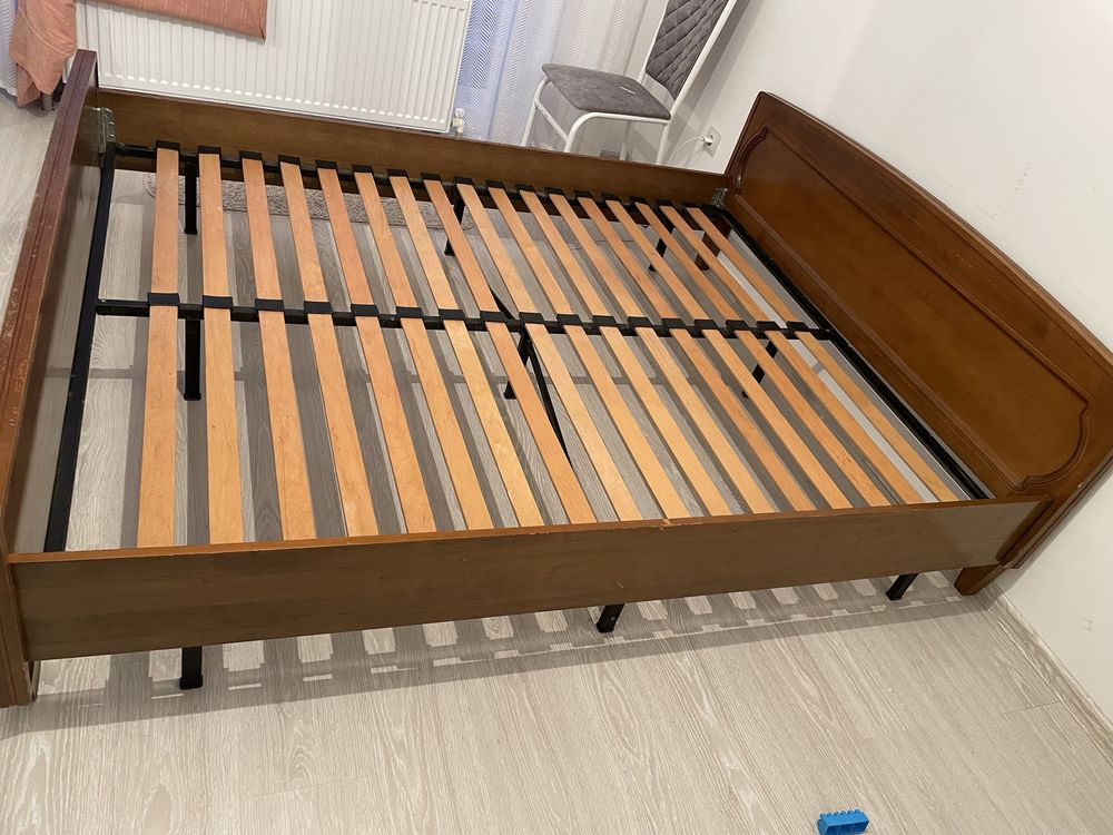 Продам двуспальную кровать