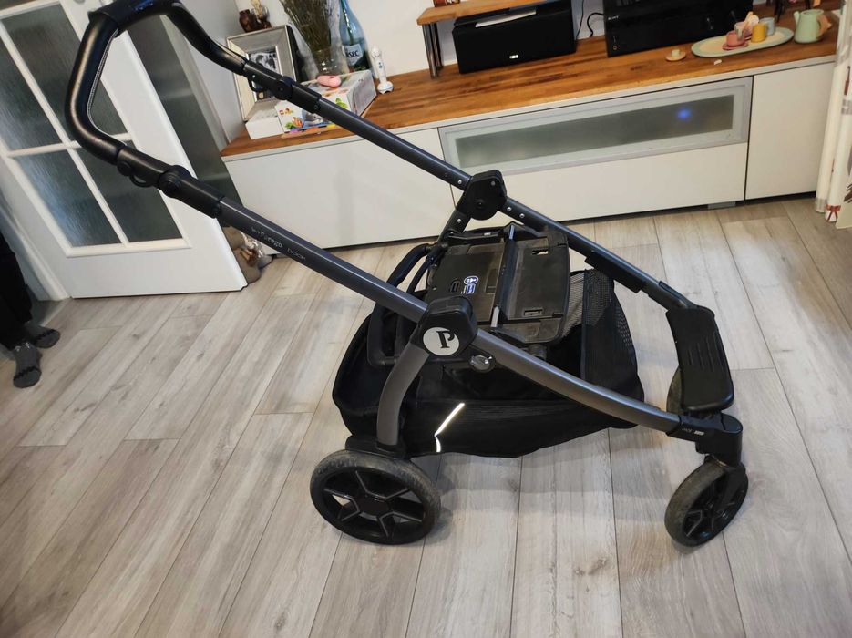 Vând sistem cărucior 3 in 1 Peg Perego