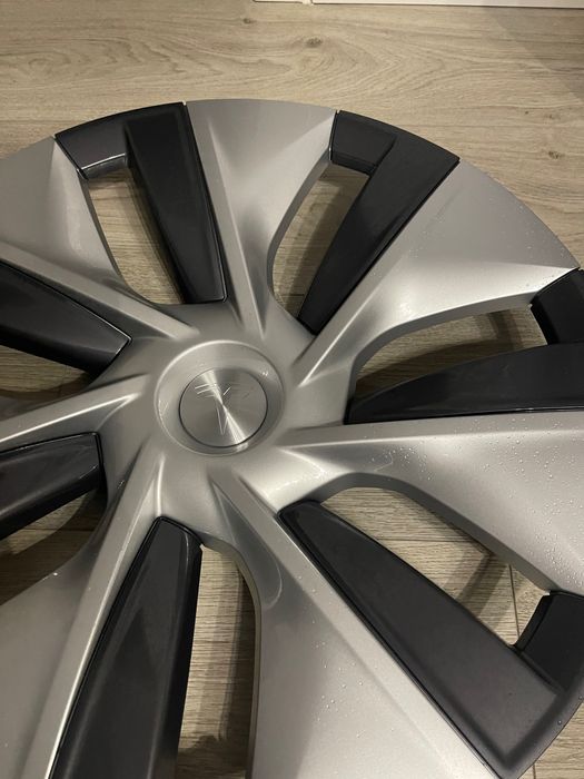 Capace Tesla Model Y Gemini 19”