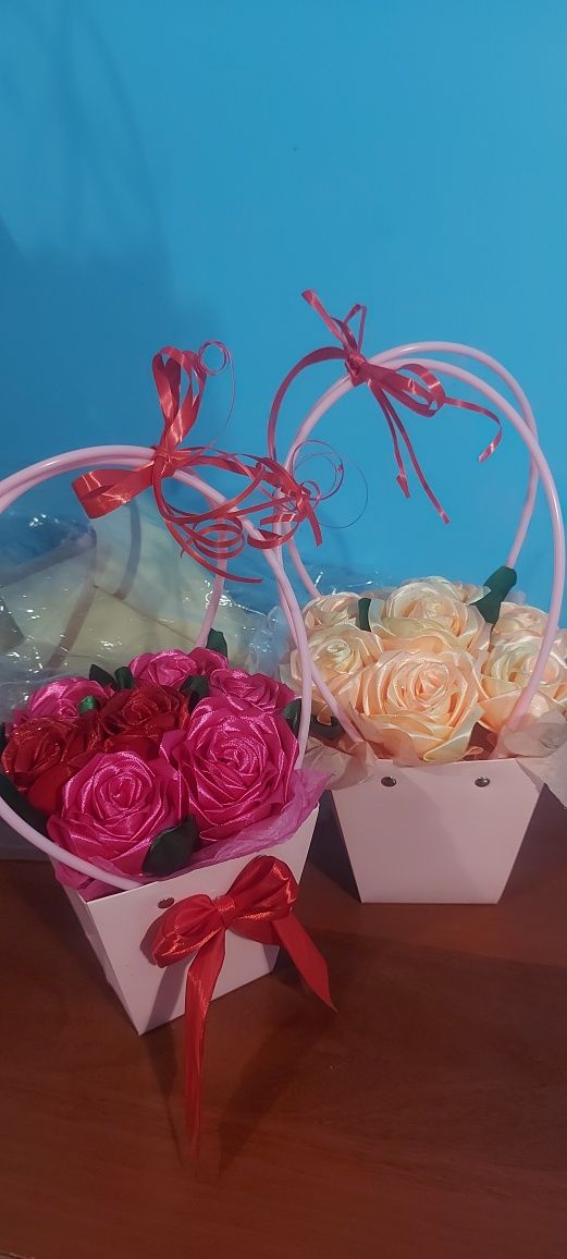 Розы из Атласных лент