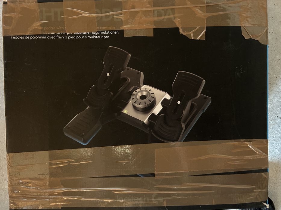 Set Logitech Flight Simulator – Yoke + Throttle + Pedale