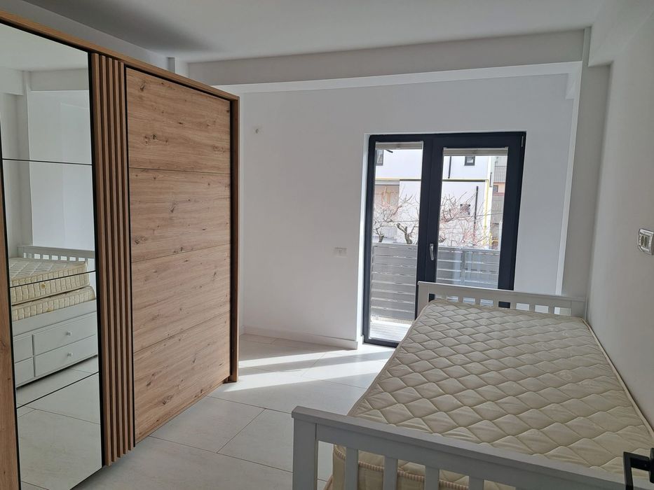 Inchiriez apartament 3 camere LUX Navodari Centru