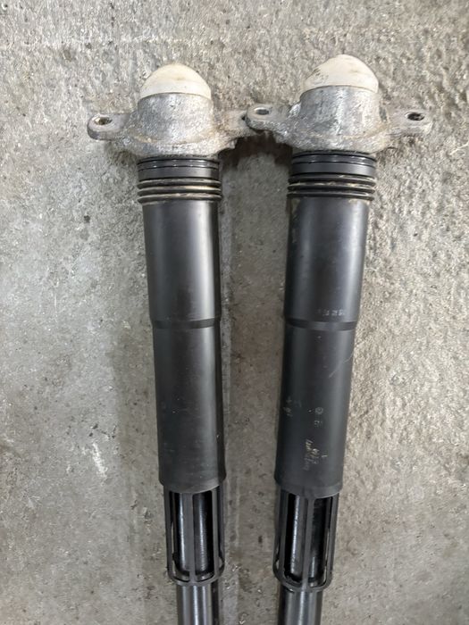 Set amortizoare spate VW Golf 7 stare f buna.