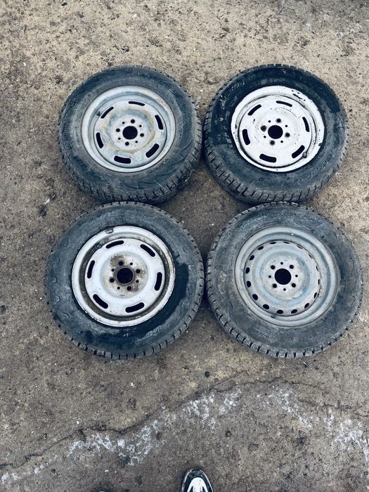 Продаётся зимний колесо (щипы)