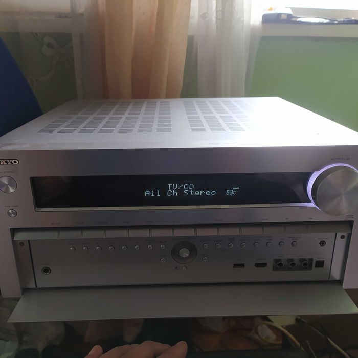 Ресийвър Onkyo nr 818