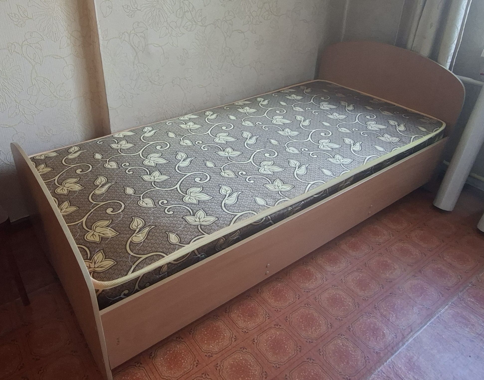 Кровать 1,5,б/у в хорошем состоянии