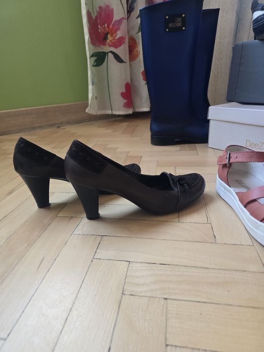 Естествена кожа обувки и сандали, гумени ботуши Love Moschino