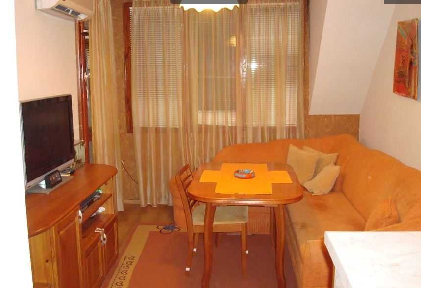 Дава се под наем Двустаен апартамент в Бургас, Център - 50 кв.м за 215 € - Снимка #1