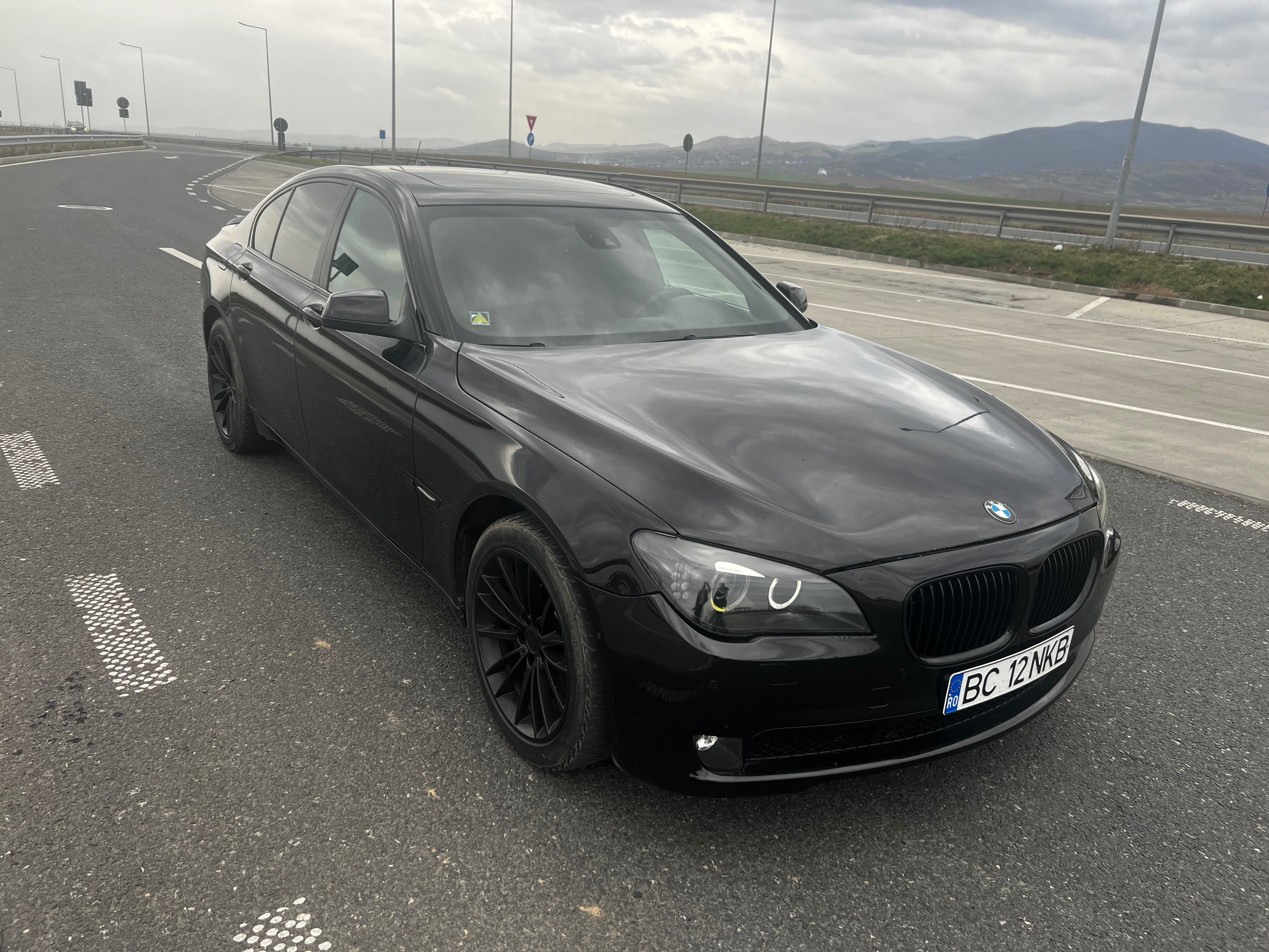 Bmw Seria7 xdrive  740d bixenon an 2011 luna 7 3 butoane