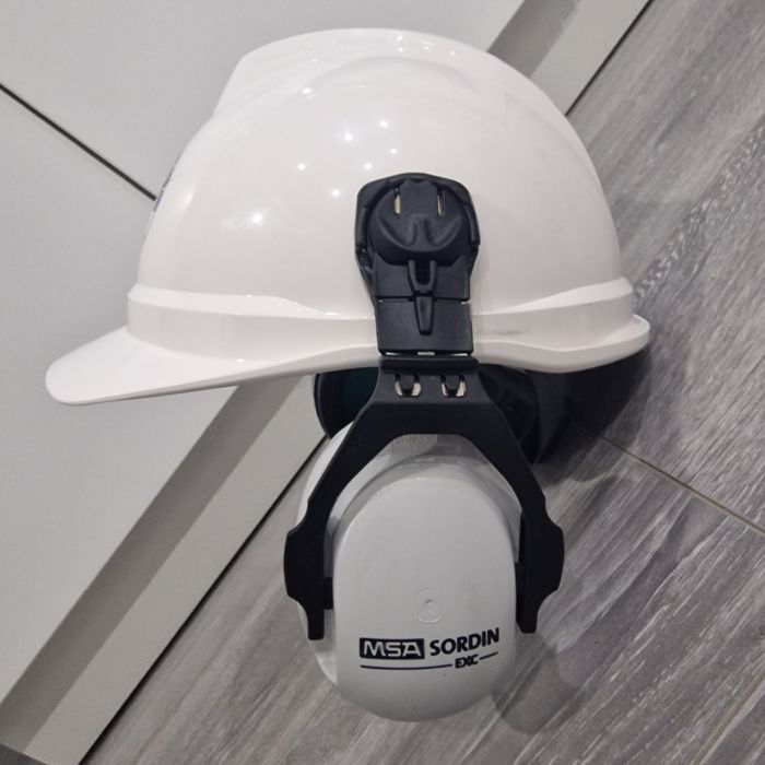 Продаю каску тшо с наушниками!