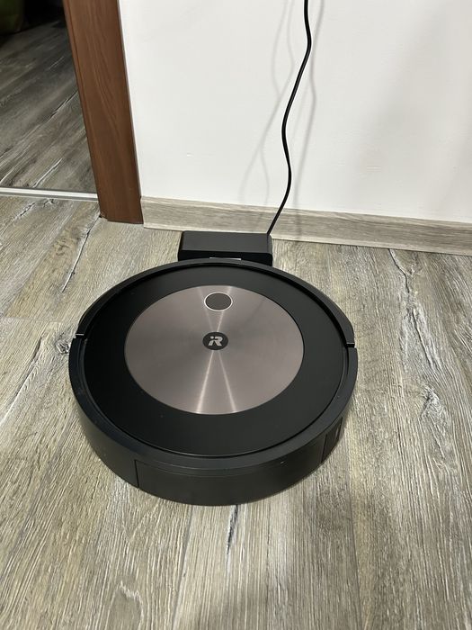 Robot de aspirare cu mop