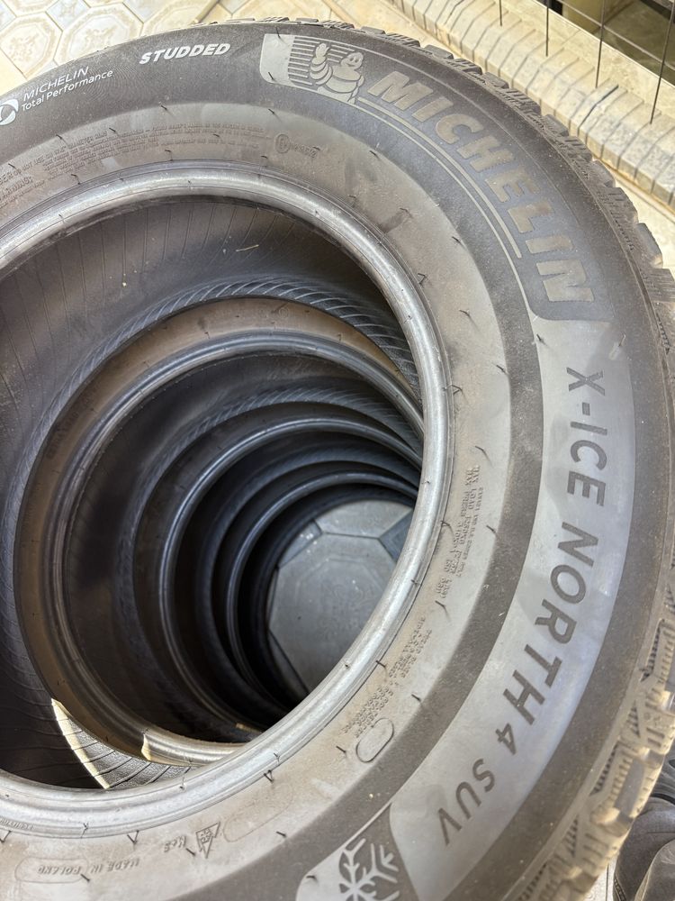 Продам зимнюю шипованную резину Michelin 265 65 R17