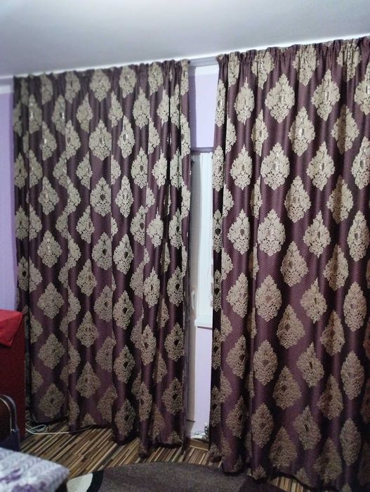 Vând draperie cu rejansă