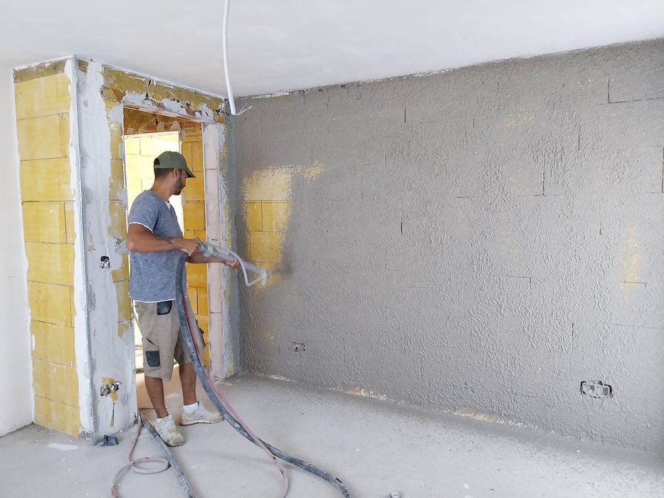 Executam tencuieli mecanizate !