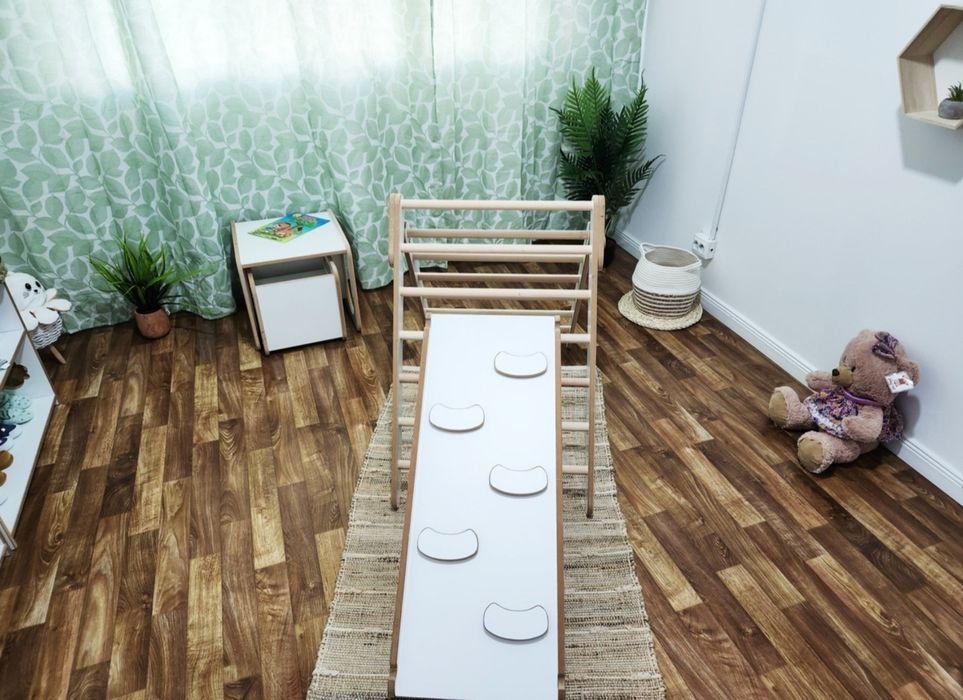 Пиклер триъгълник за катерене и пързалка. монтесори