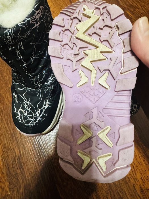 Продам зимнюю обувь детскую