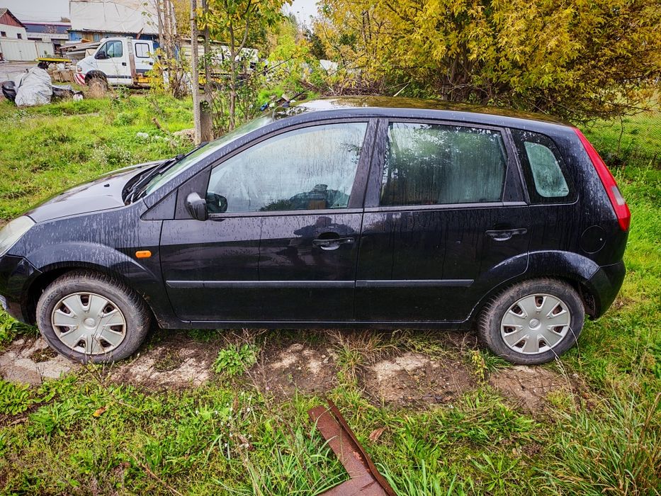 Vând Ford Fiesta