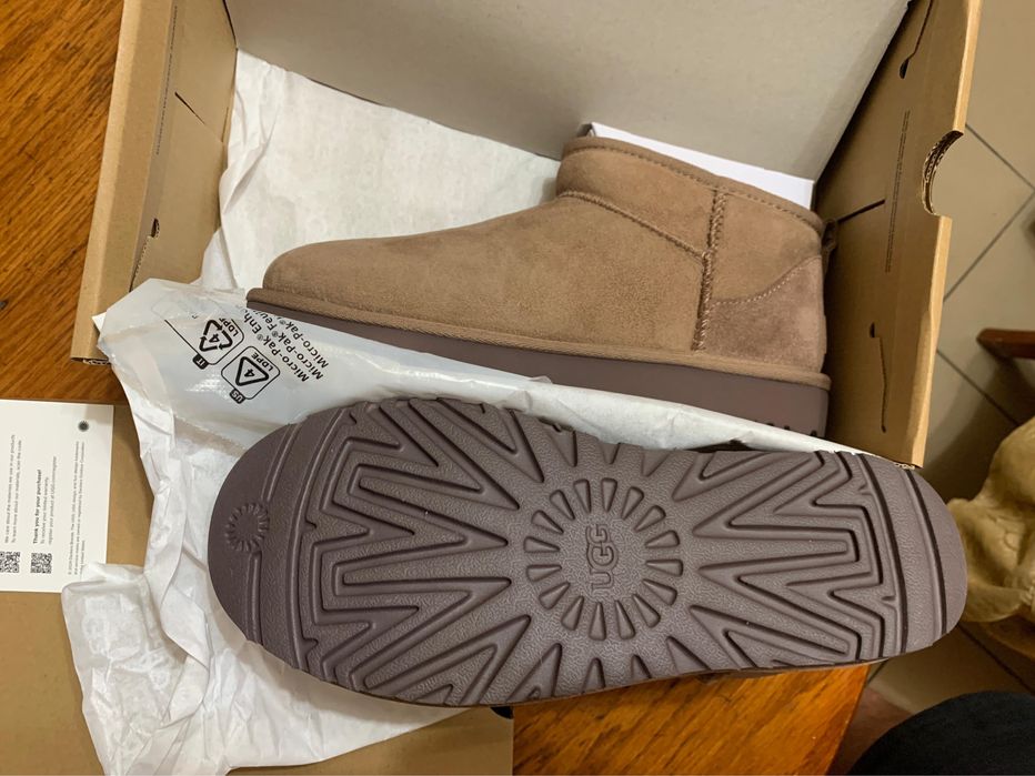 Ghete UGG noi cu eticheta