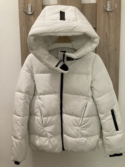 Яке Colin's ново