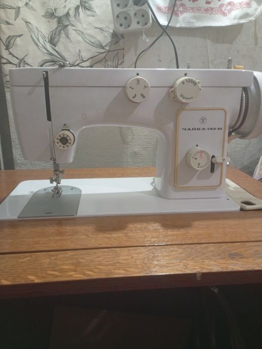 Швейная машинка (чайка 142 М) продается