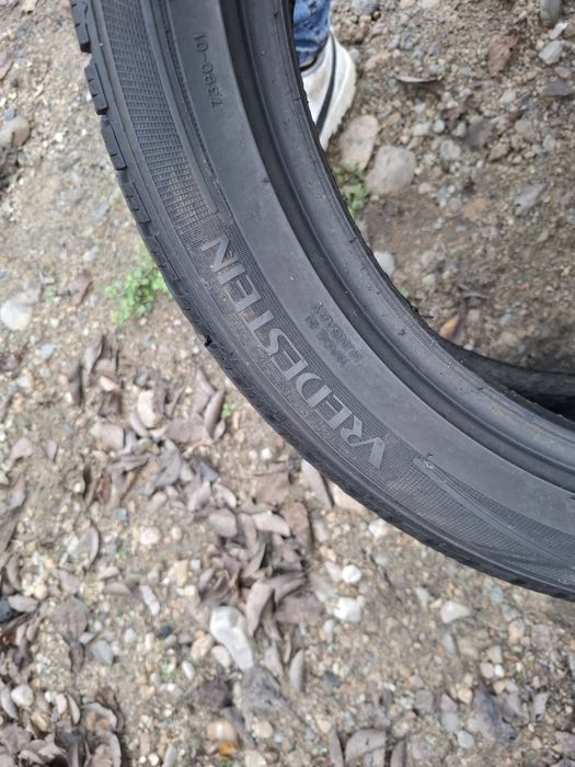 Vand 1 anvelopa 215 45 17 vredestine de iarna bun dot 2020