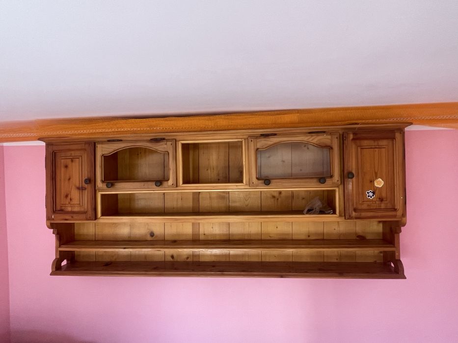 Mobiler prelucrat din lemn