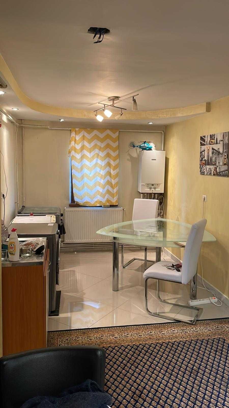 Vand Apartament 2 camere, strada Nicolae Grigorescu, et. 2