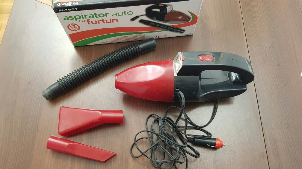 Aspirator auto cu lanterna