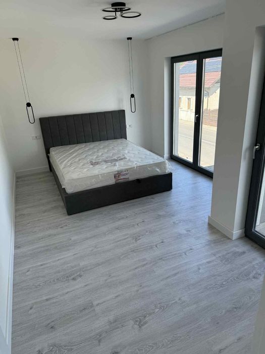 Închiriez casă tip duplex