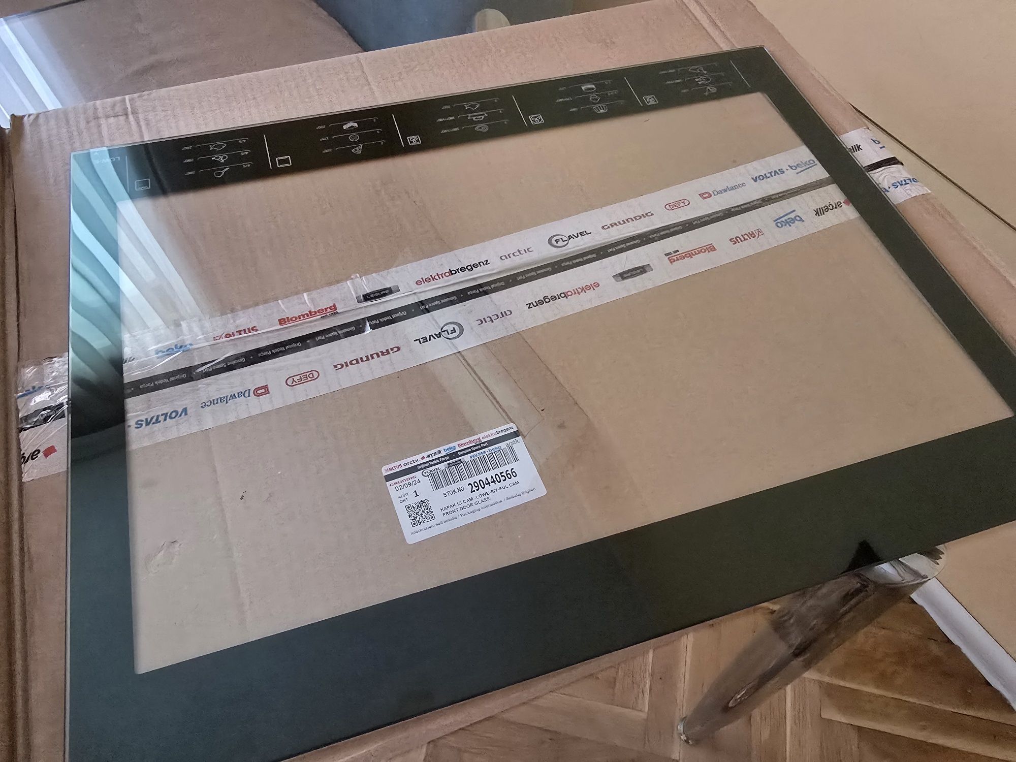 НОВО Стъкло за готварска печка BEKO 52x40cm