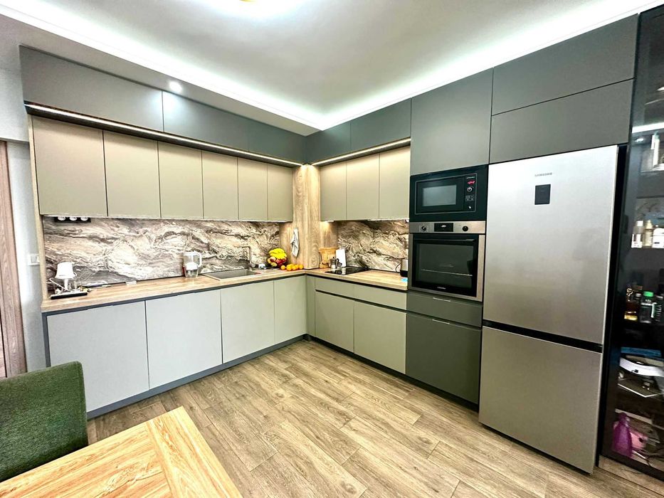 Продава се Тристаен апартамент в Варна, Левски - 86 кв.м за 2710 €/кв.м - Снимка #3