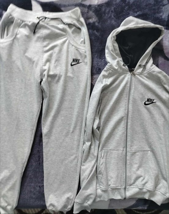 Vând trening bărbați Nike mărimea M