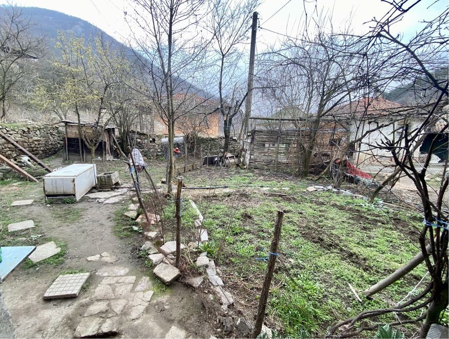 Продава се Къща в Пирдоп - 472 кв.м за 33 €/кв.м - Снимка #4