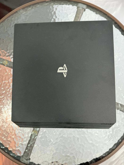 PS4 PRO 1TB чисто нов