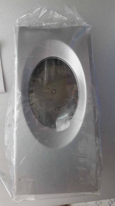 ceas de  birou    lcd in cutia originala