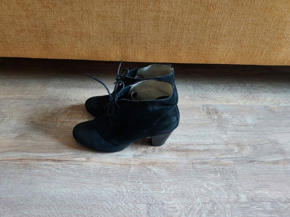 Botine piele intoarsa marimea 37
