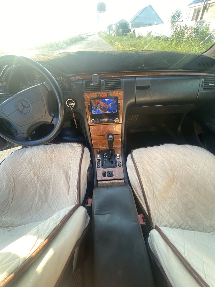 Продам мерседес 210 ,