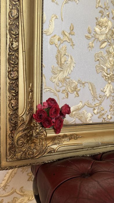 Масивна барокова рамка