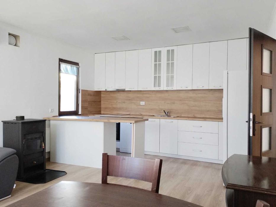 Отдавам къща под наем в с. Кичево