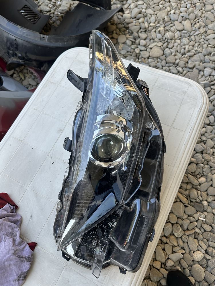 Far stânga toyota auris.cod:81150-02k30
