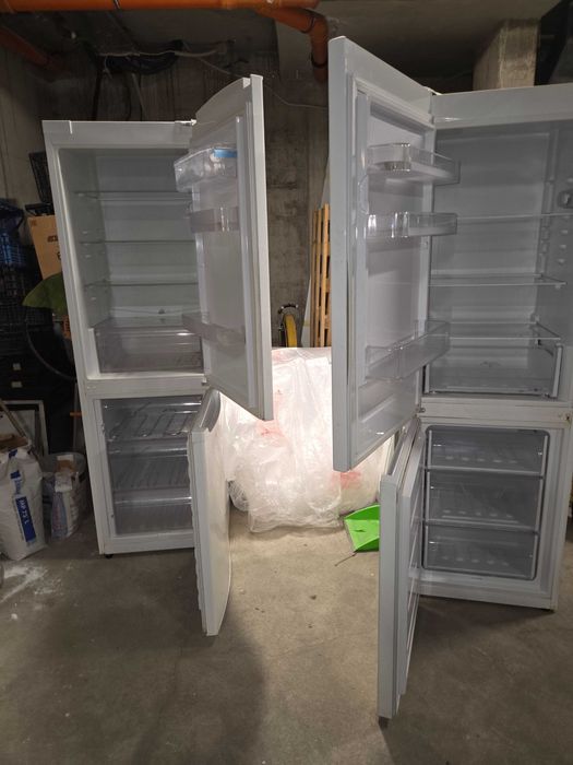 Продава хладилници Whirpool  и Indesit големи с долна камера