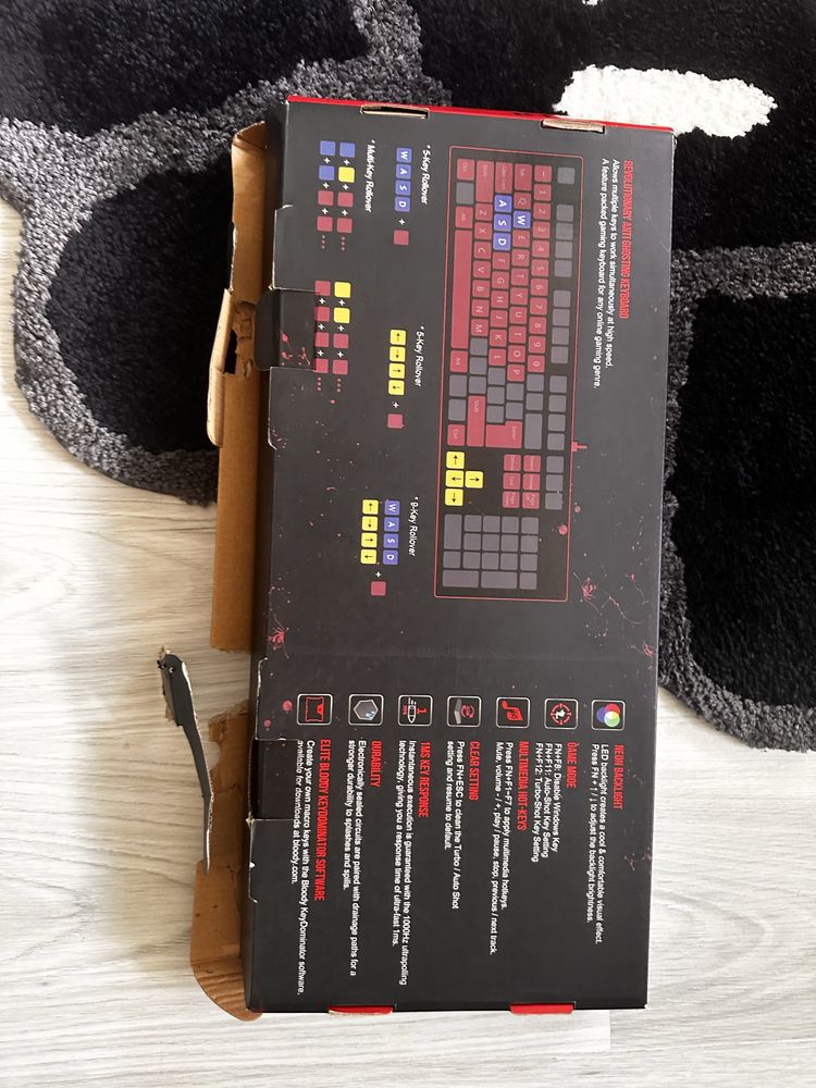 Геймърска клавиатура bloody 120 neon