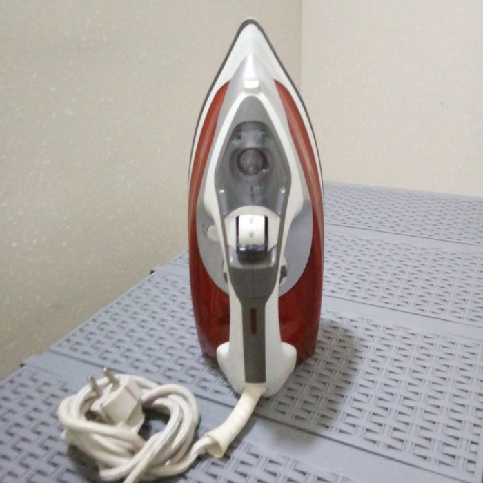 Утюг Haley с керамической подошвой