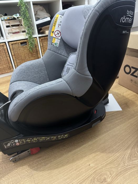 Продавам и едно столче за кола Britax Romer Dualfix M i-Size 0 - 18кг.