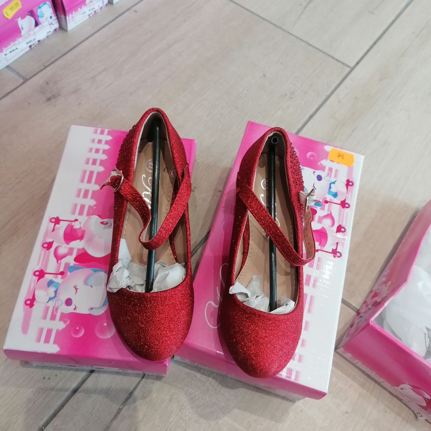 Pantofi cu toc roșu nr 30,interior 19 cm