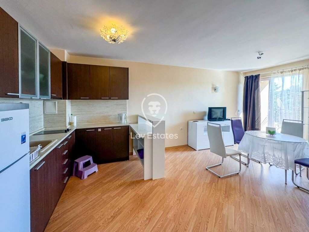 Продава се Едностаен апартамент в Созопол - 76 кв.м за 1211 €/кв.м - Снимка #2