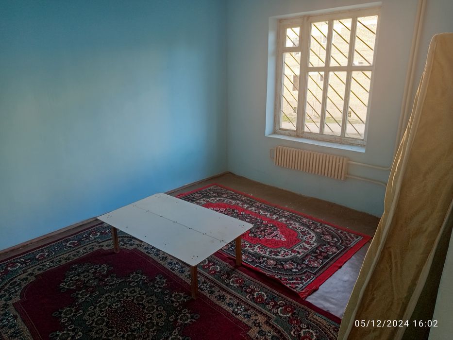 3 xonaliy uy sotiladi