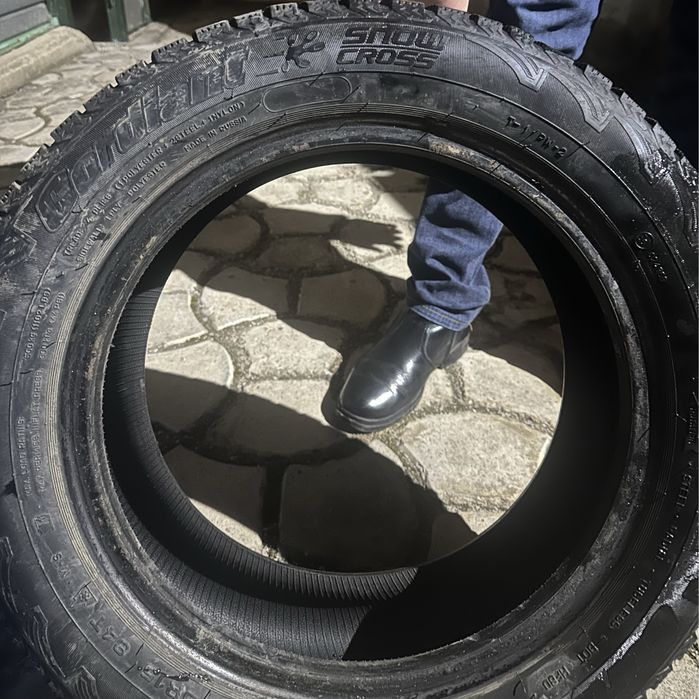 Продам шины зимние шипованные на 15